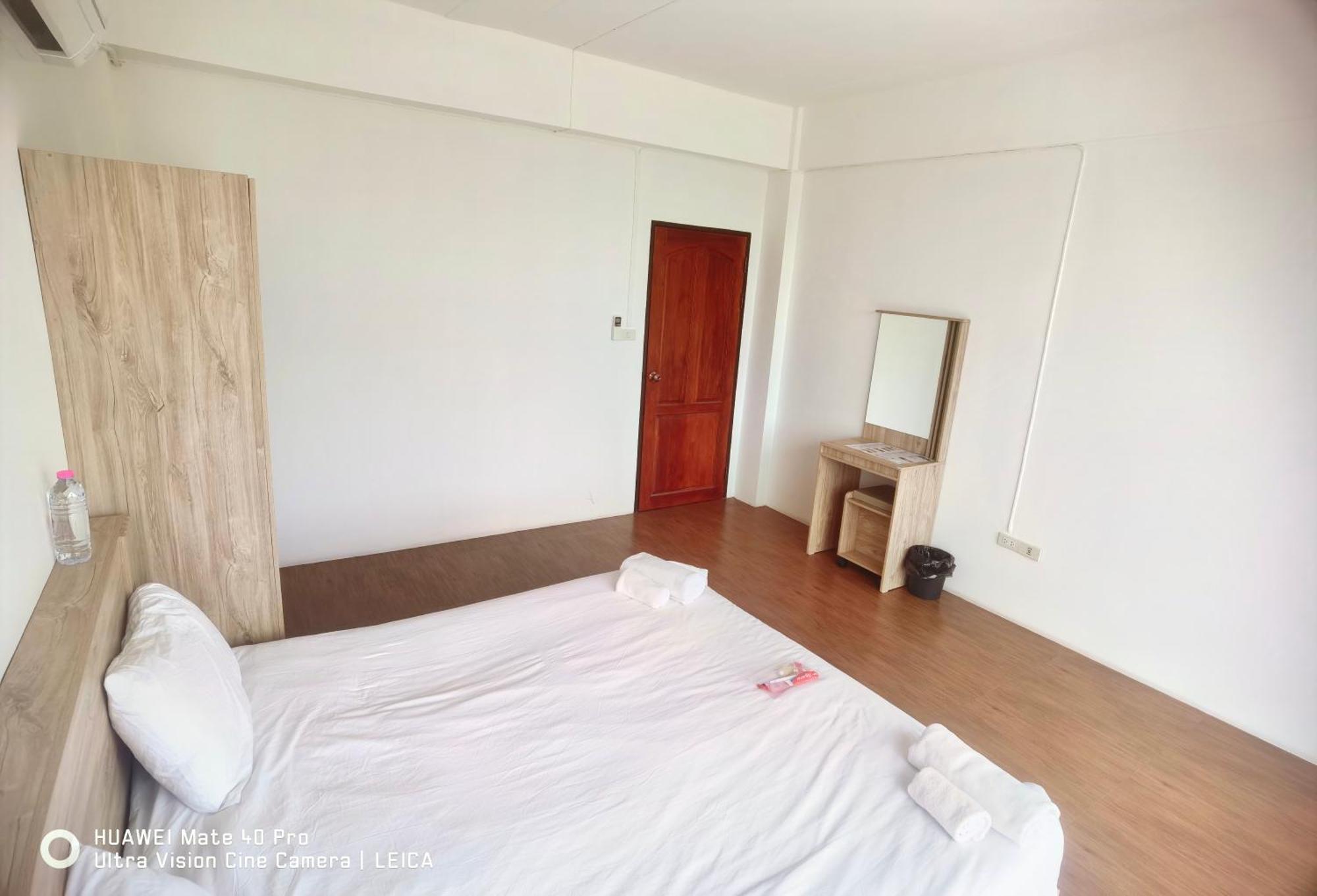 115 Townhouse Hotell Ban Khlong Krang Exteriör bild